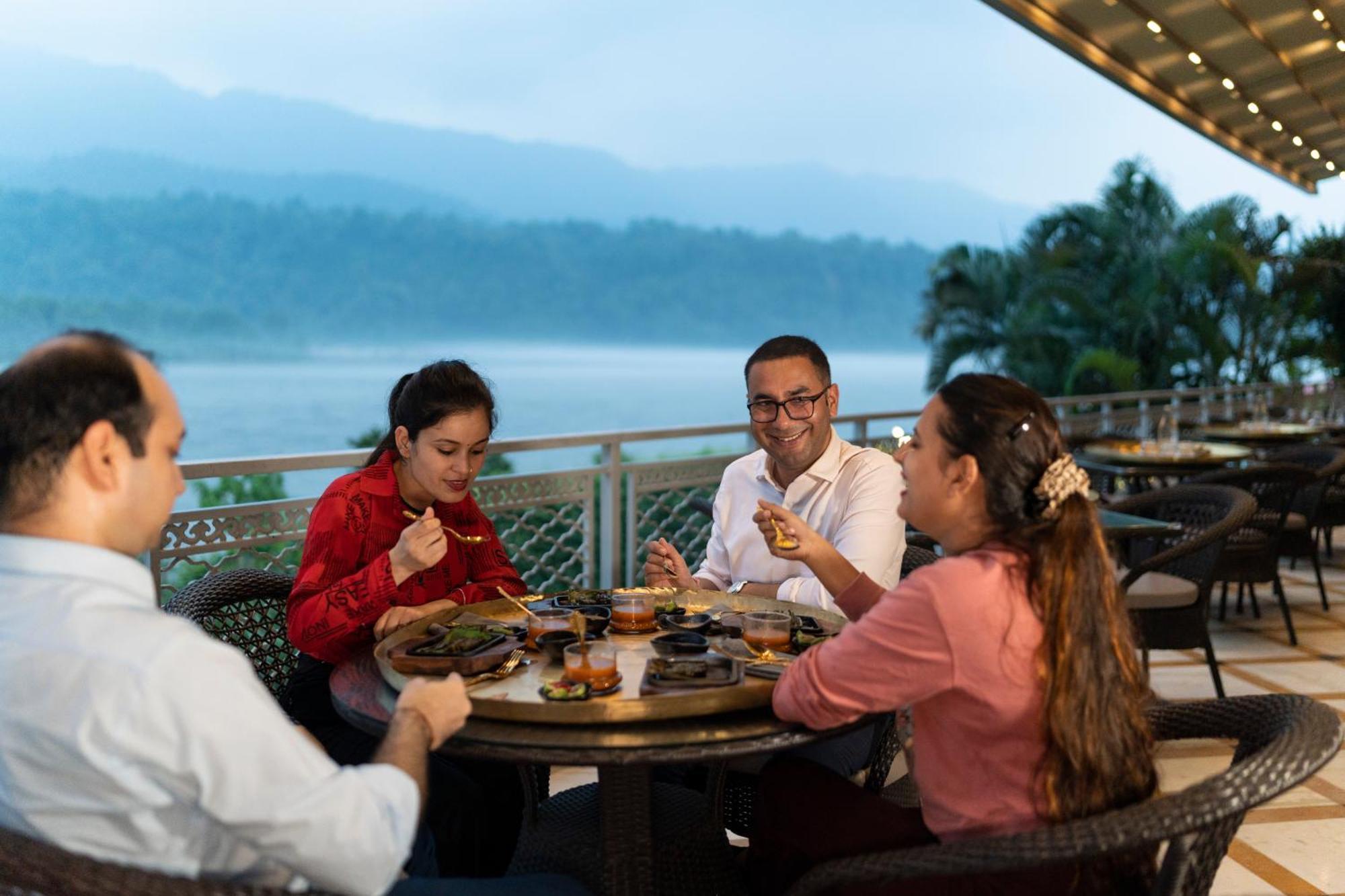 Ganga Kinare- A Riverside Boutique Resort, Rishikesh Bagian luar foto